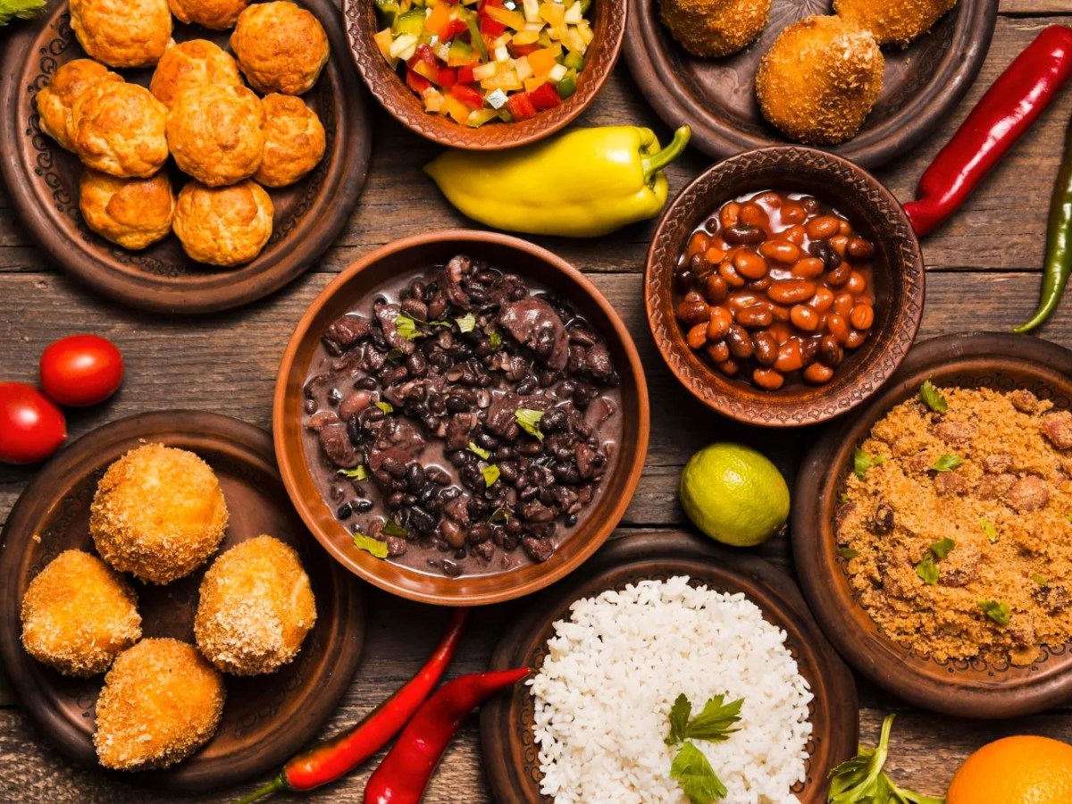 Nem pizza, nem hambúrguer: culinária brasileira lidera preferência nacional; japonesa aparece em segundo&nbsp;lugar